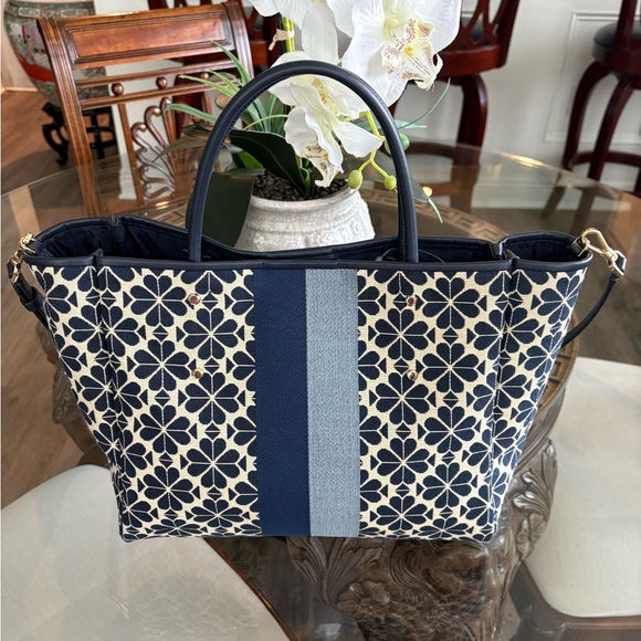 💙🤍KATE SPADE FLOWER JACQUARD STRIPE NAVY BLUE & CREAM TOTE BAG!💙🤍 - Picture 2 of 8